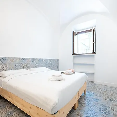 Aeterna Rhome - Domus Piramide