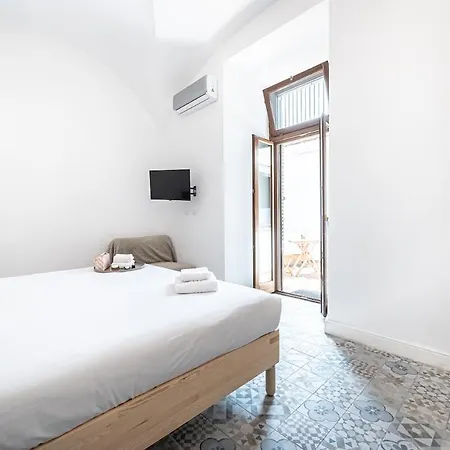 Aeterna Rhome - Domus Piramide