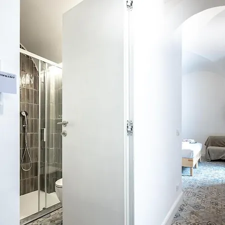 Aeterna Rhome - Domus Piramide